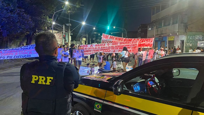 Morte de Kaike: Protesto fecha a BR-447, em Vila Velha