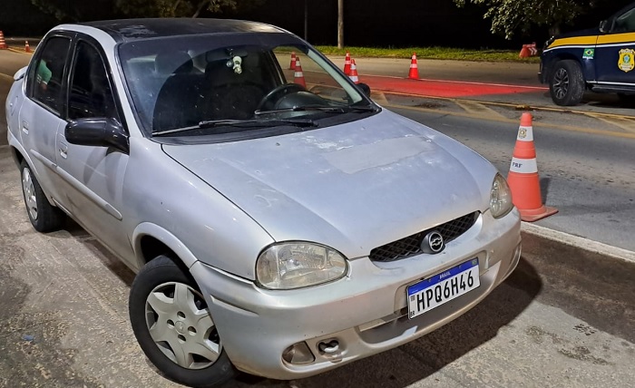 Recuperado em Linhares carro roubado em MG e receptado na BA . Mais uma da PRF