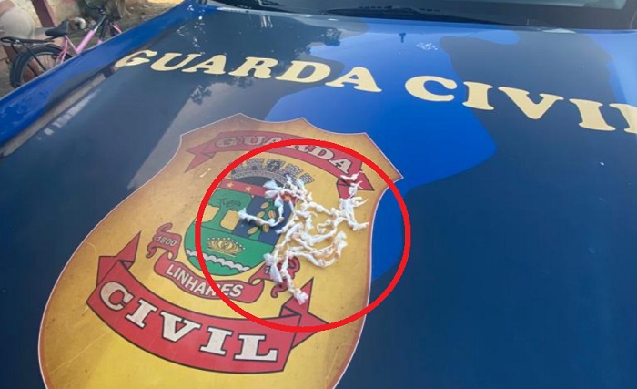 Garota flagrada com pedras de crack é apreendida pela GCM de Linhares