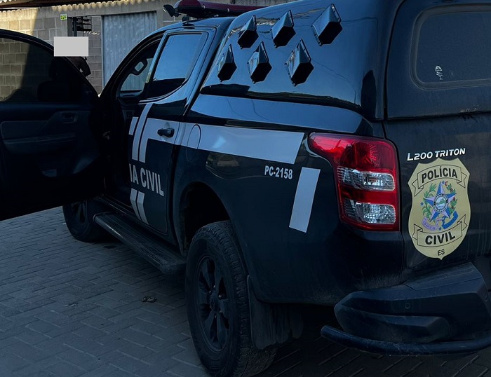 PC apreende drogas, dinheiro e leva suspeito do bairro Aviso para a delegacia de Linhares
