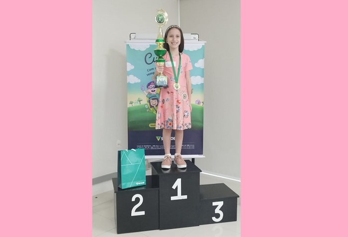 Ester representará o ES na etapa nacional do concurso cultural do Instituto Sicoob