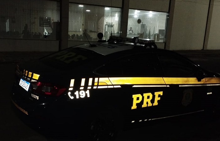 PRF apreende 1 “tijolo” de cocaína e prende casal em Linhares. Droga tem até logomarca do PSG
