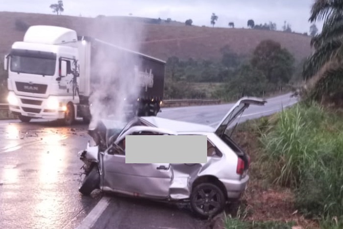 3 mortos encarcerados e uma vítima socorrida na BR-259, Colatina
