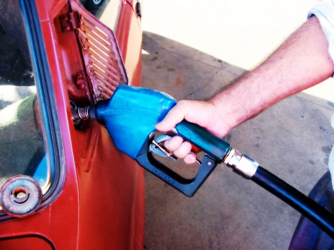 Gasolina: compare a diferença de preços nos postos de Linhares