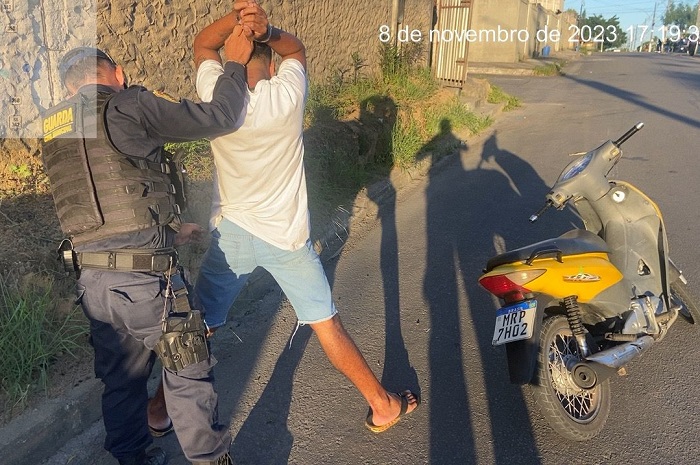 GCM ouve versão “hilária” de indivíduo abordado com moto denunciada em Linhares