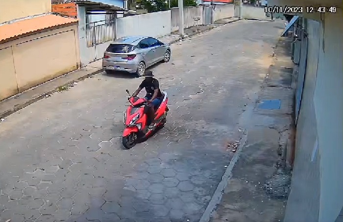 Professora é assaltada e tem moto roubada no bairro São José, Linhares