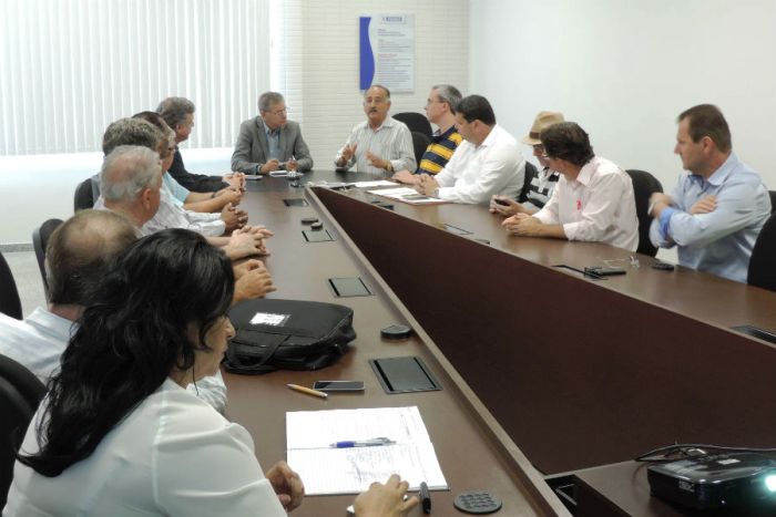 Vem aí o Restaurante Popular: Nozinho Corrêa apresenta projetos do governo à ADEL