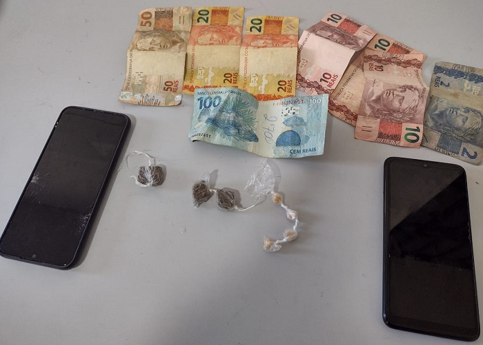 Jocafe: Jovem com mandado em aberto é flagrado com drogas e dinheiro em Linhares