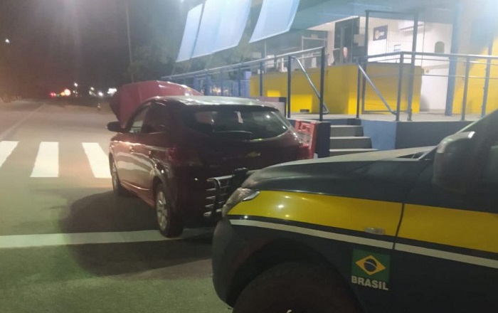 Onix roubado é recuperado pela PRF em Jaguaré. Motorista preso