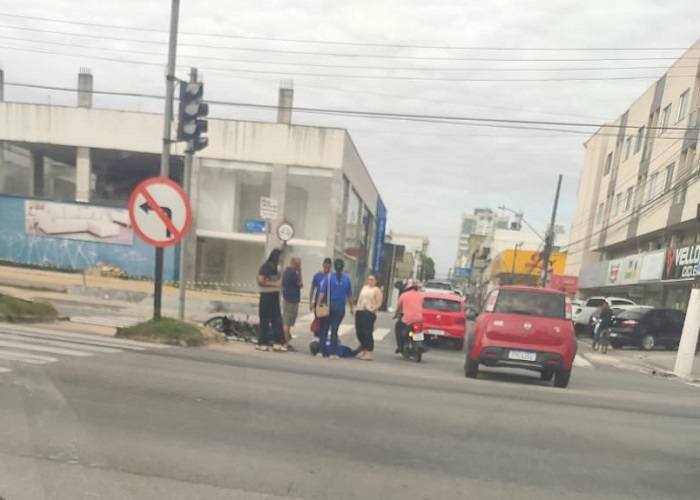 Motociclista com uniforme de supermercado ferido em acidente na BR-101, Linhares