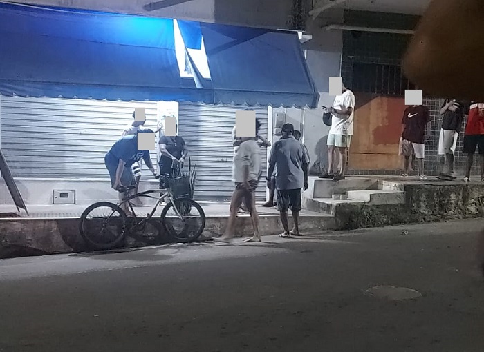 Na barbearia: 5 disparos atingiram jovem baleado no Linhares V