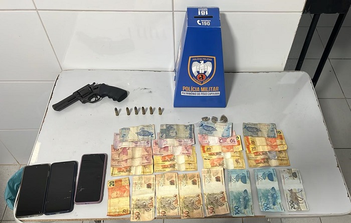 Apreensão em Bebedouro. I30 e ocupantes levados para a delegacia de Linhares