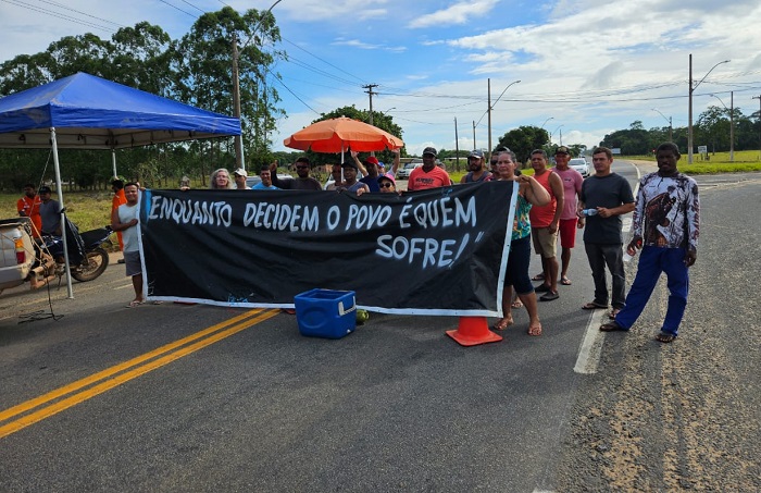 Estrada de Povoação fechada em Linhares