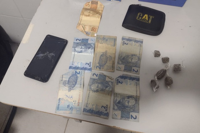 Droga e adolescente apreendidos no Movelar. Ação do G.A. da 3ª Cia em Linhares