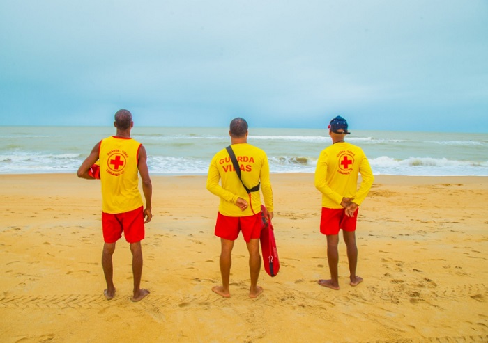 Réveillon sem afogamentos e com mais de 700 atendimentos nas praias de Linhares