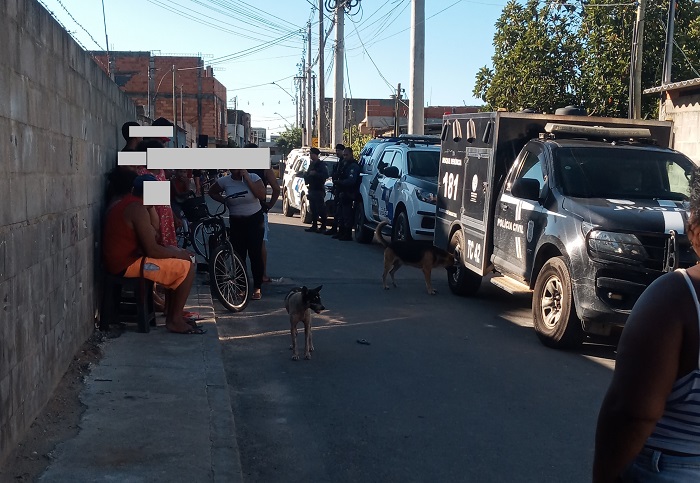 Idoso é preso após matar mulher em Linhares. Faca ainda estava no corpo da vítima