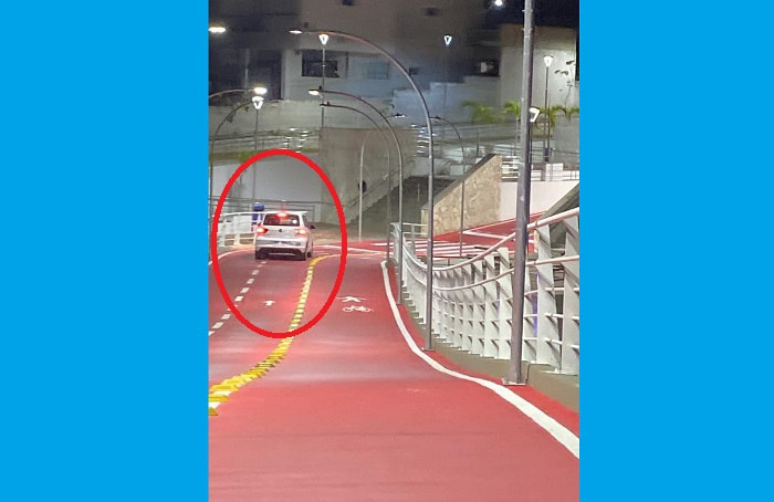 Não pode: Leitor flagra carro trafegando na passarela em Linhares
