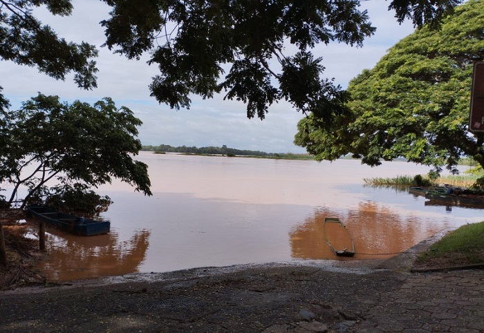 Rio Doce recua e está abaixo da cota de inundação em Linhares
