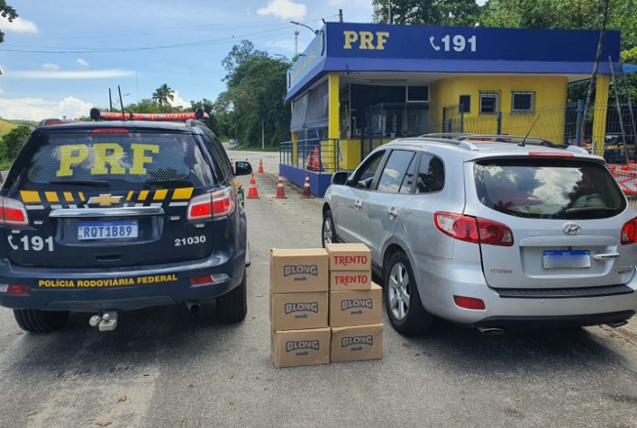 BR-101: 4.640 chicletes e 224 barras de chocolate saqueados são recuperados pela PRF