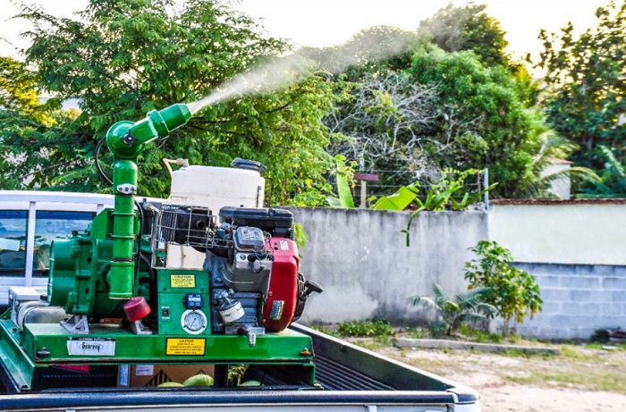 Carro fumacê fortalece ações de combate à dengue em Linhares. Confira itinerário