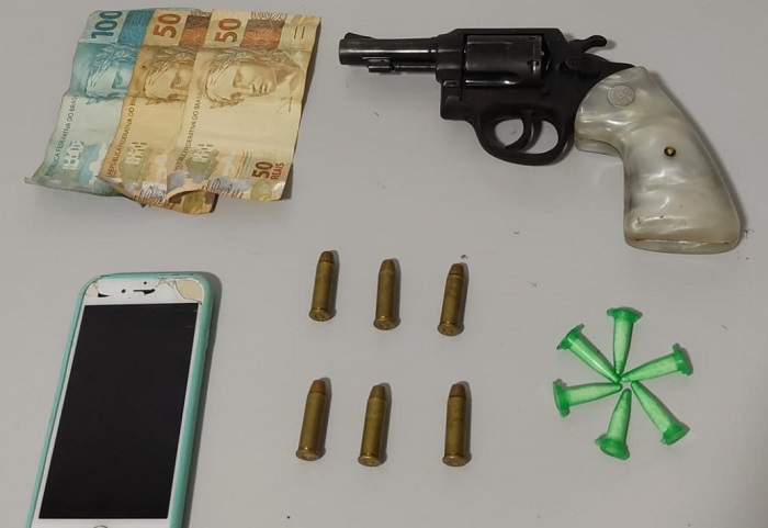 Adolescente de 14 anos, com arma na cintura, é apreendido pela PM em Sooretama