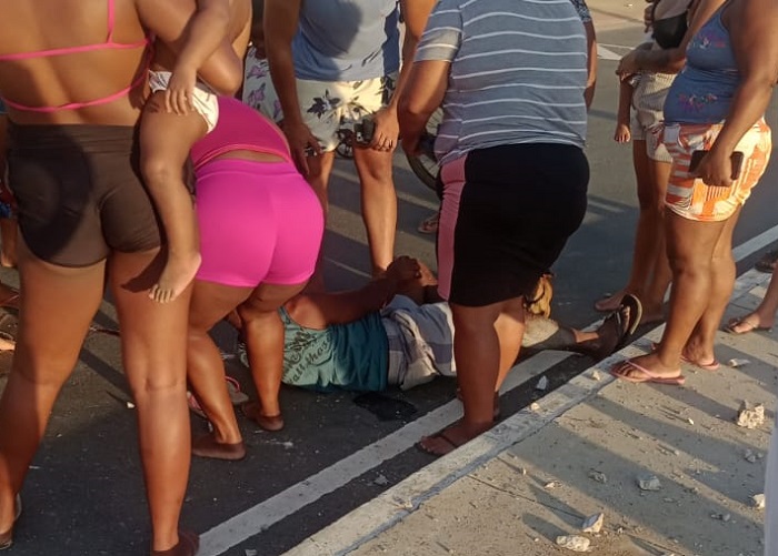 Vítima de acidente de moto socorrida em Bebedouro, Linhares