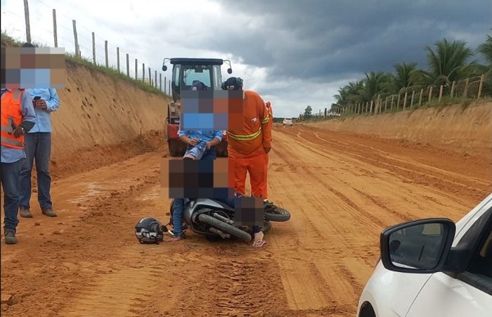 Sooretama: Professora sofre acidente em “pare e siga”, e perna fica comprometida