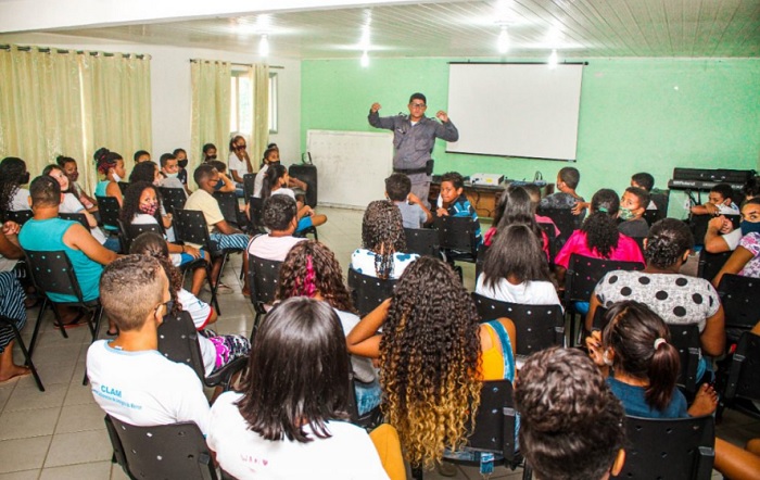 Projeto Maria da Penha Vai à Luta chega nas escolas de Linhares