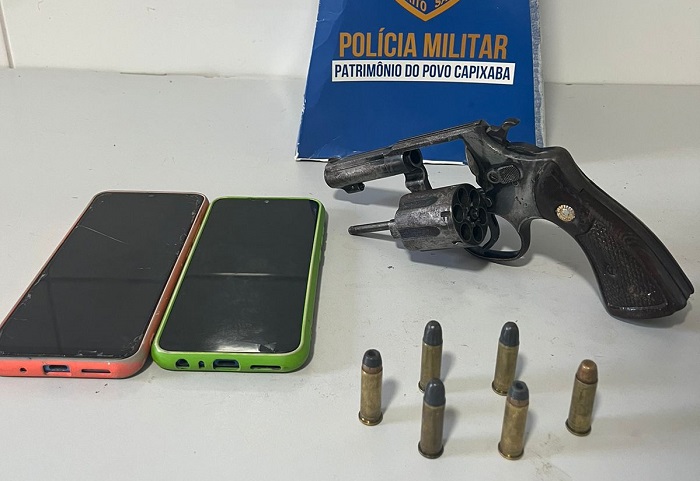 Treizoitão apreendido com ocupantes de moto no Centro de Linhares