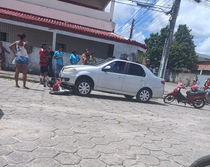 Condutora de Biz ferida em acidente no bairro Aviso