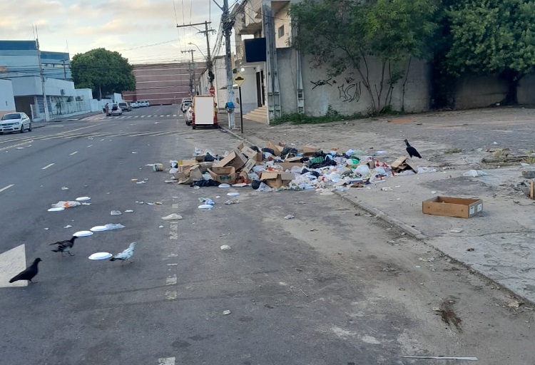 “Jogam depois que o papão passa”. Leitor se revolta com cena “de nojeira” no Araçá, Linhares