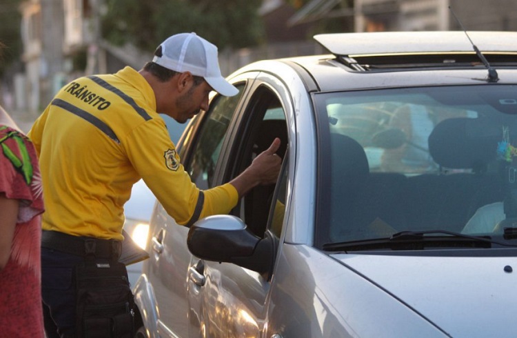 Estacionar em local proibido lidera infrações de trânsito em Linhares