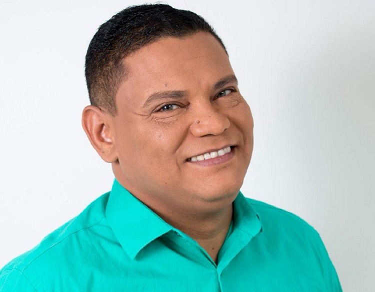 “Sou pré-candidato a vereador em Linhares, e pelo União Brasil”, diz jornalista Tiago Félix