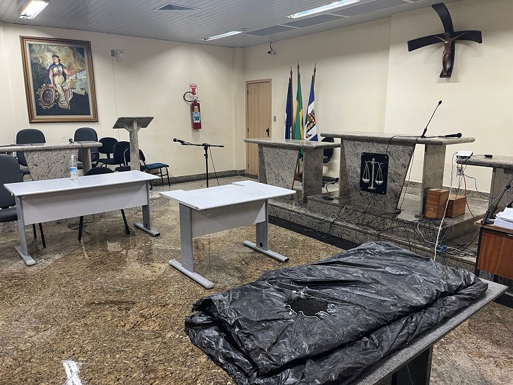Sem júris: Manutenção no Salão de Julgamentos prossegue no Fórum de Linhares