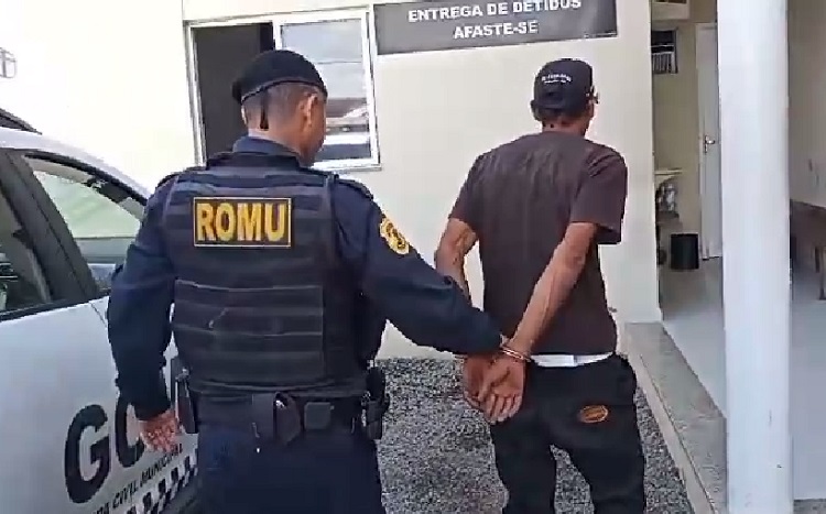 Beco da Junal: GCM prende procurado pela justiça de Guarapari
