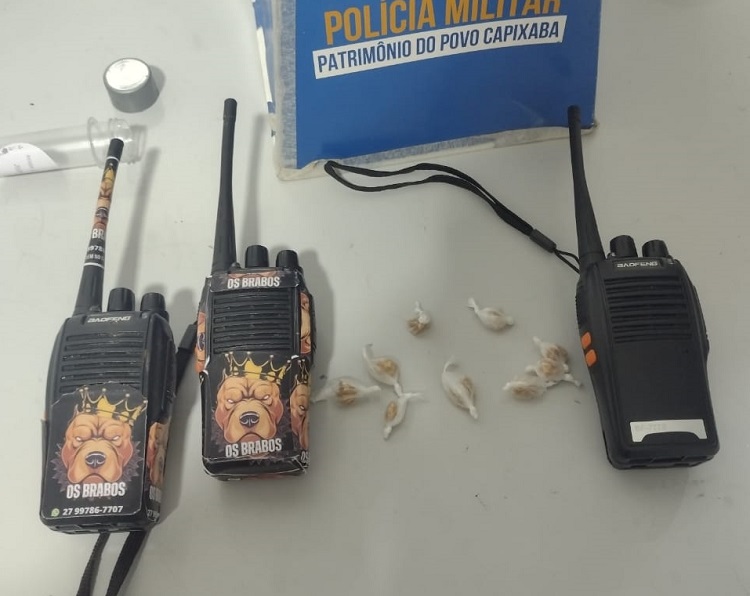 Olheiro do tráfico detido em Bebedouro, Linhares. Teve até droga encontrada na geladeira