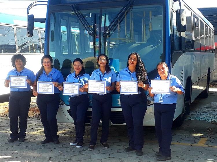 Olha elas, as futuras motoristas de ônibus de Linhares