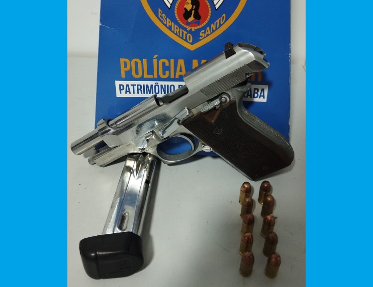 Pó do Aviso: Pistola carregada apreendida no banco de veículo em Linhares