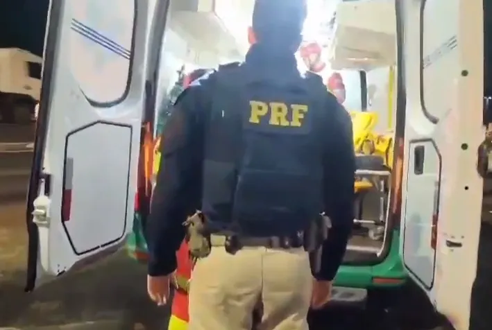 Criança de 2 anos resgatada pela PRF em poder de mãe desorientada, em Viana