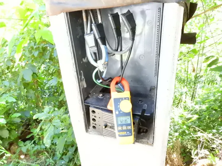 Furto de energia em propriedade rural em Fundão. PC foi ao local