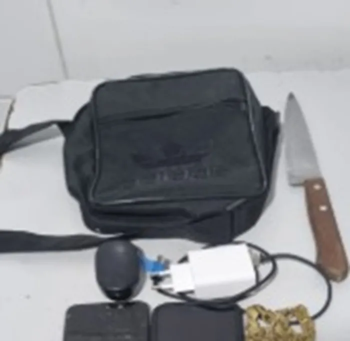 Assaltantes atacam na Praça 22 de Agosto. Um estava com uniforme escolar