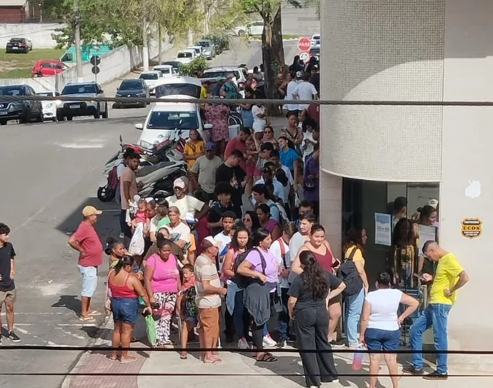 Filona no Cartório Eleitoral de Linhares no último dia para regularizar título