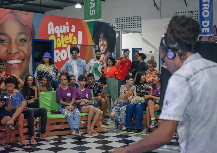Clube do Vinil leva interação e musicalidade aos CRJs de Vitória e Cariacica