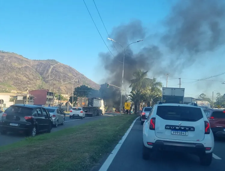 BR-101 fechada após morte de adolescente na Serra