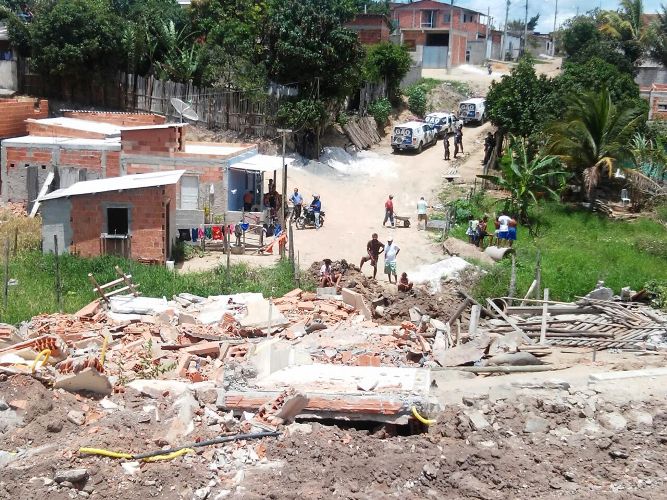 Planalto: Polícia acompanha demolição de casas em área da Lasa