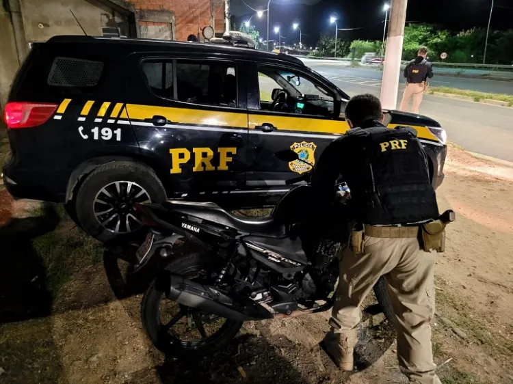 Moto clonada comprada na rede social é apreendida com condutor sem habilitação, na Serra