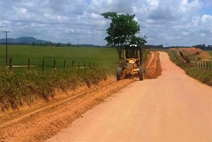 Manutenção de estradas em alta na zona rural de Linhares