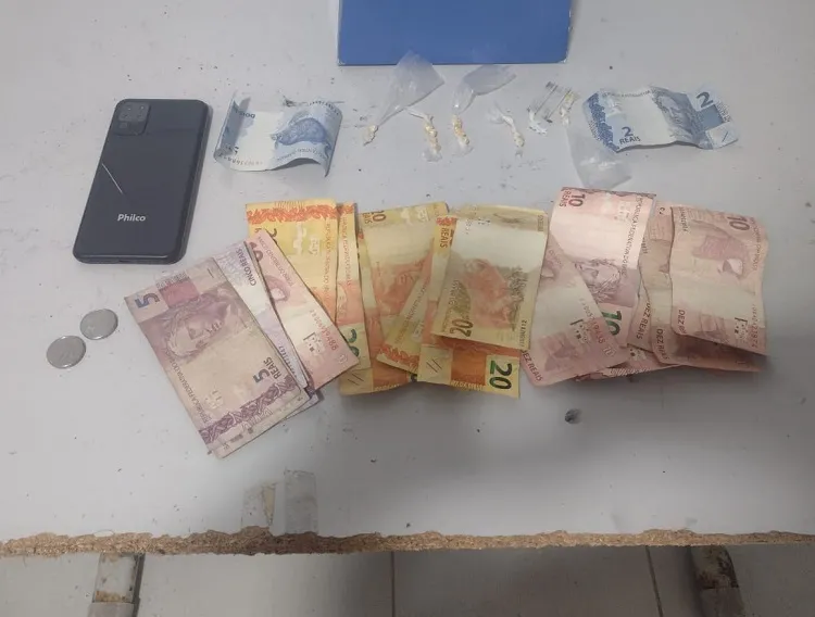 Flagra do comércio de droga no Nova Esperança. 2 detidos pelo G.A e K-9 de Linhares