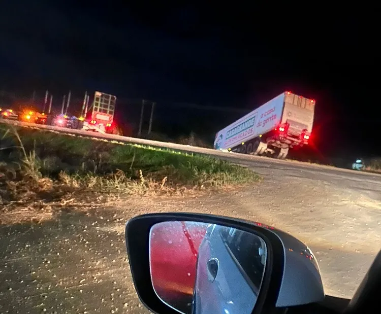 Acidente envolvendo caminhões na BR-101, Linhares. Teve ferido