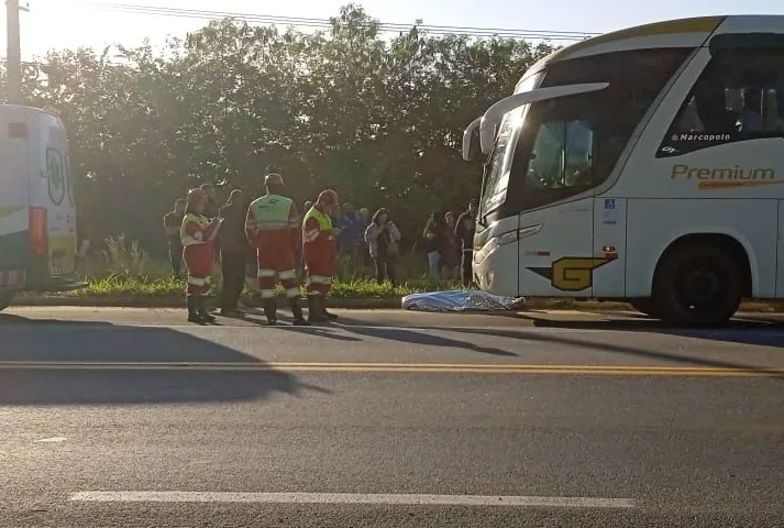Passageiro passa mal e morre em viagem de ônibus. Cena em Sooretama